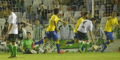 Gol de &Aacute;ngel L&oacute;pez, en el Racing-Las Palmas.