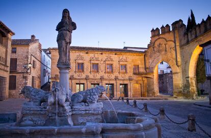 26. Jaén: Plaza del Pópulo (Baeza)