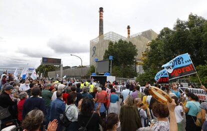 Marcha desde Pontevedra y Marín para protestar a la entrada de la planta de ceulosas de la empresa de celulosas Ence. 