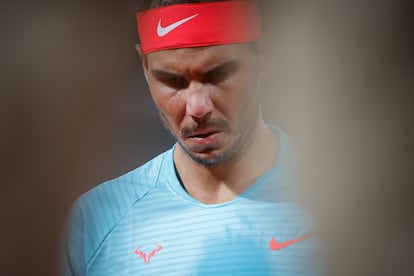 Nadal, durante el partido contra Sinner en París.