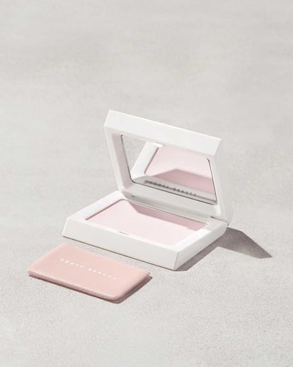 Polvos compactos de Fenty Beauty.