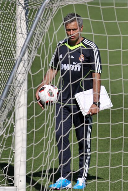 José Mourinho, en un entrenamiento en Valdebebas.