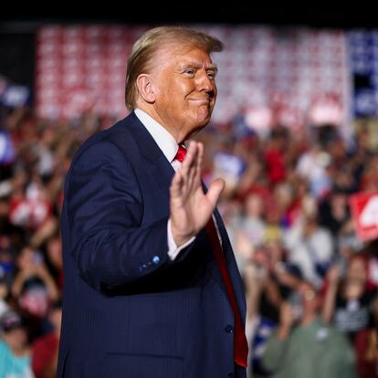 Republican presidential nominee and former U.S. President Donald Trump gestures during a rally in Greensboro, North Carolina, U.S. October 22, 2024. REUTERS/Carlos Barria