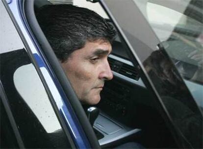 Juande Ramos, en el instante en el que abandonaba la clínica