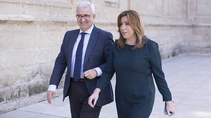 La presidenta de la Junta de Andaluc&iacute;a, Susana D&iacute;az, y el vicepresidente, Manuel Jim&eacute;nez Barrios, tras la votaci&oacute;n de hoy en el Parlamento andaluz.