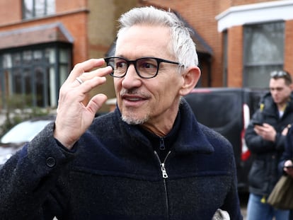 Gary Lineker, este domingo, a la salida de su casa de Londres