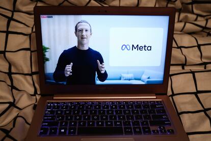 Mark Zuckerberg anuncia durante el evento Facebook Connect el nuevo nombre de la compañía y el logo de Meta, en octubre de 2021.