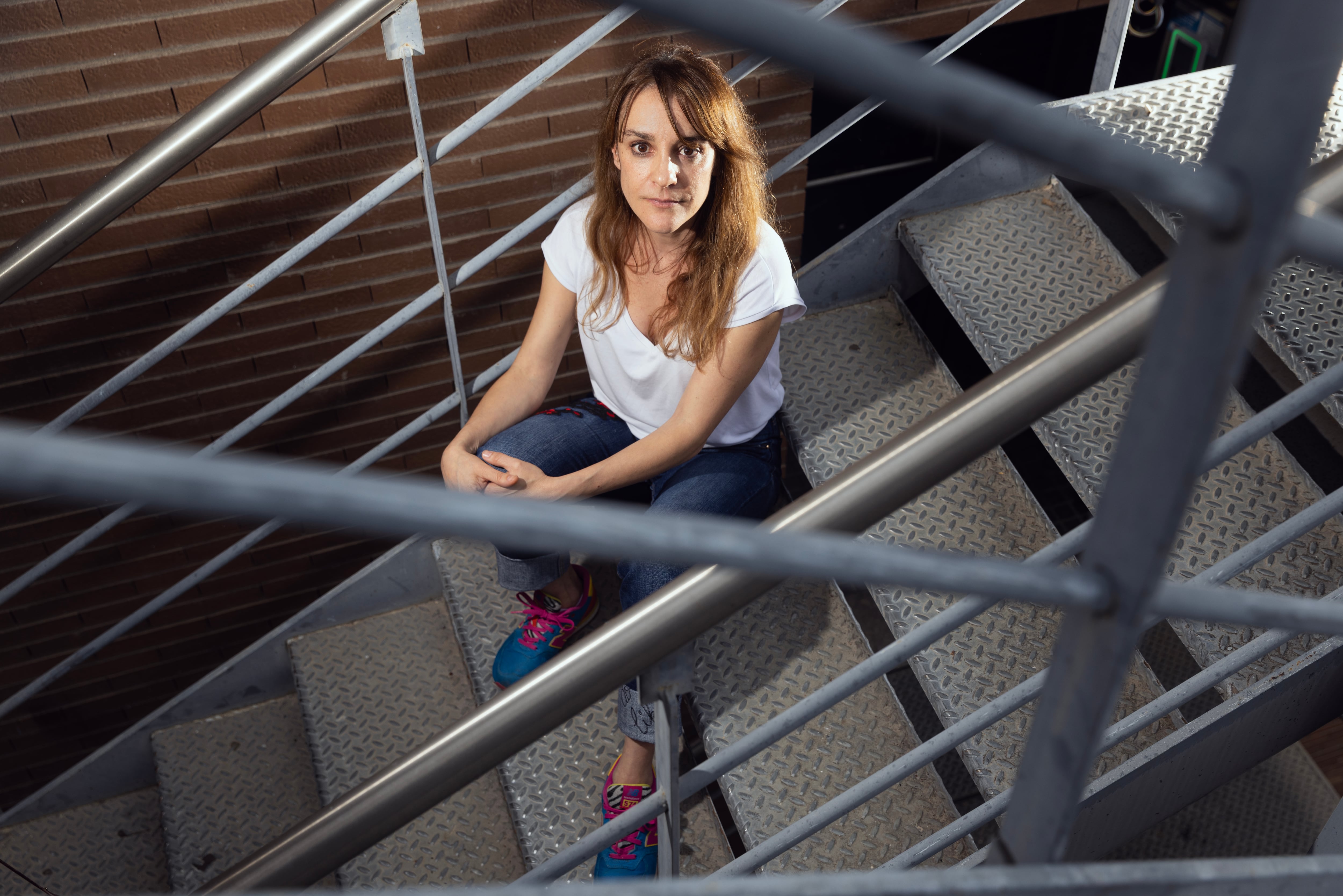 Raquel Villaécija, escritora y redactora de EL PAÍS en París, fotografiada en la redacción del diario en Madrid, el 21 de octubre de 2025.