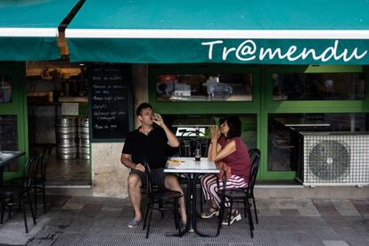 El bar Tramendu a la plaça Súria de Barcelona.