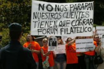 Protesta de afectados por la estafa de Forum Filat&eacute;lico.