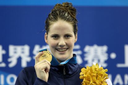 Melissa Franklin, con su medalla de oro en los 200m espalda.