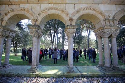 Els primers visitants al claustre, aquest dissabte.