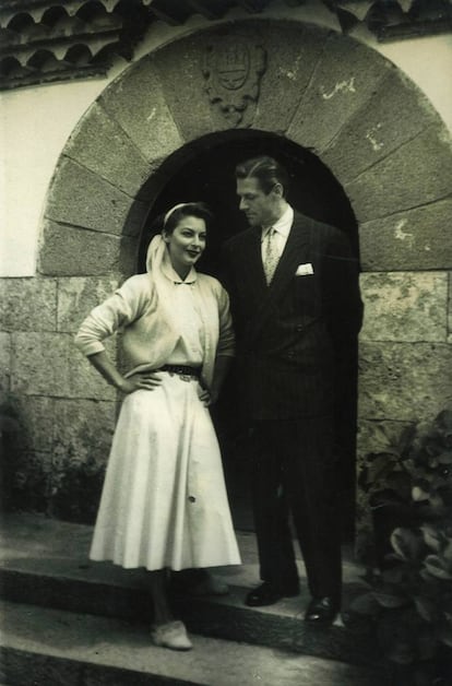 Ava Gadner y Mario Cabré en 1949, durante el rodaje de 'Pandora y el holandés errante', en La Gavina.