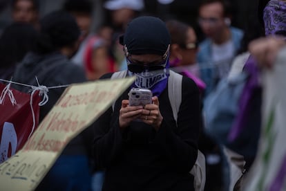 Una manifestante durante la protesta en contra de Diego “N”.