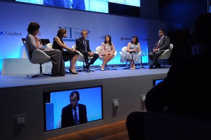 Helena Herrero, presidenta de HP España; PIlar López, presidenta de Microsoft España; Pedro Duque, ministro de Ciencia e Innovación; María Jesús Almazor, consejera delegada de Telefónica España; Rosa García, presidenta de Siemens España; y Ricardo de Querol, director de Cinco Días.