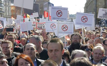 El opositor ruso, Alexei Navalni, acude a las protestas contra los derribos masivos en Moscú (Rusia).