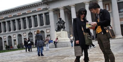 Turistas frente al Museo del Prado, uno de los grandes reclamos de Madrid.