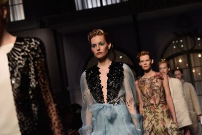 Primer desfile de Bertrand Guyon desde que asumiera el mando de Schiaparelli.