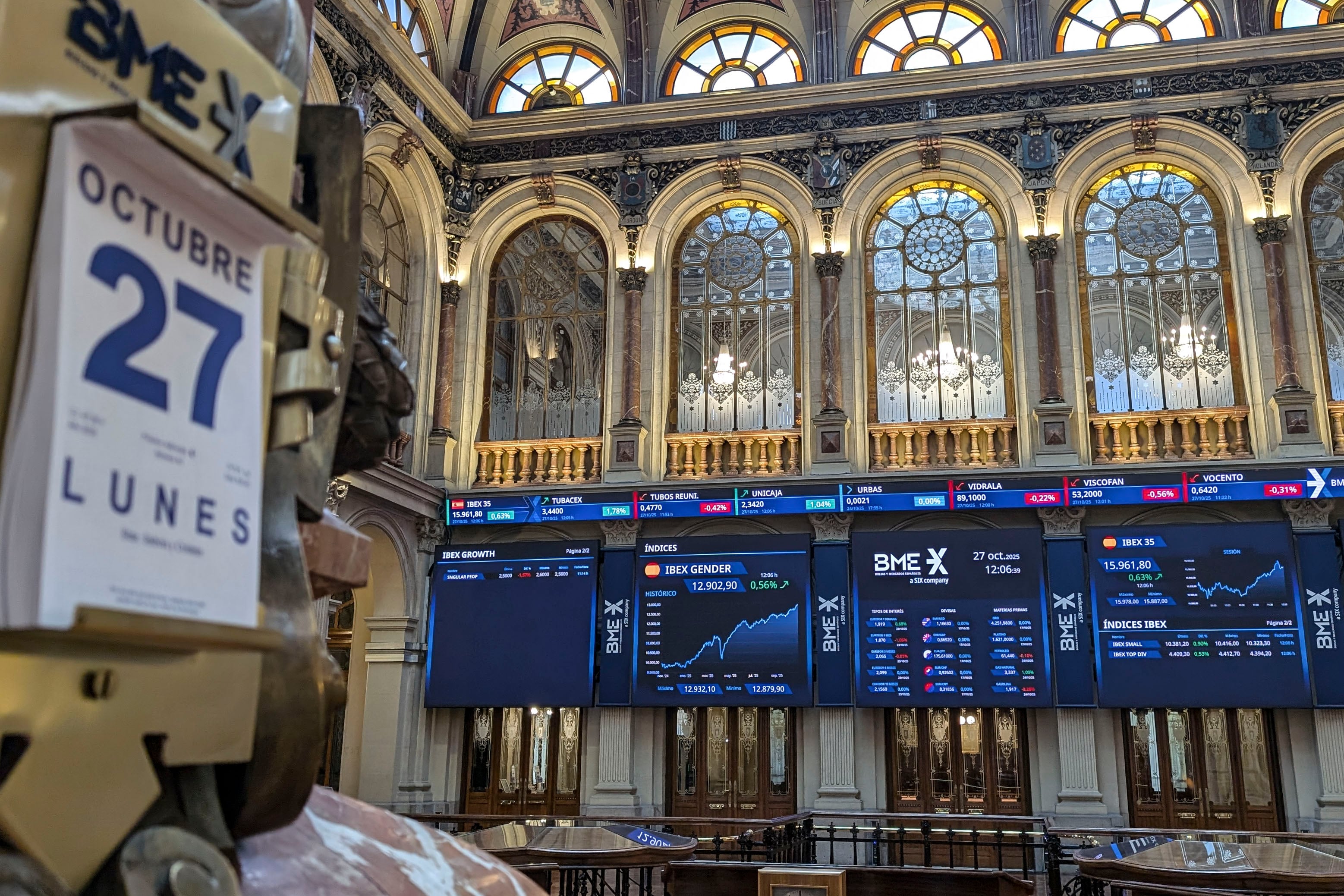 El parqué madrileño en la sesión del 27 de octubre de 2025, en que el Ibex marca nuevo récord histórico.