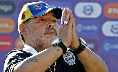 Diego Maradona, durante el partido que Gimnasia y Esgrima disputó contra Estudiantes, el 2 de noviembre pasado. 