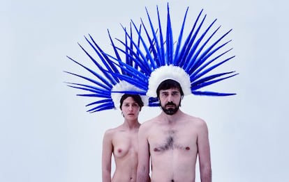 Bárbara Lennie e Israel Elejalde, en la foto del cartel de la obra que estrenan en el Lliure de Barcelona, La clausura del amor.
