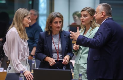 Teresa Ribera, junto a Sara Aagesen, Ebba Busch y Jozef Sikela, en una reunión de ministros de energía en la Unión Europea, el 30 de mayo en Bruselas. 