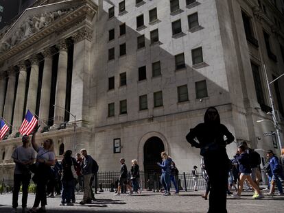 Visitors to the financial district walk past the New York Stock Exchange, Friday, Sept. 23, 2022, in New York.