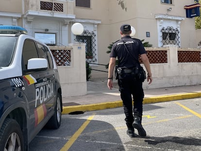 Un agente de la Policía Nacional en Alicante, en una imagen de archivo.