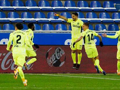 Suárez celebra su gol ante el Alavés este domingo en Mendizorroza.