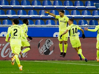 Suárez celebra su gol ante el Alavés este domingo en Mendizorroza.