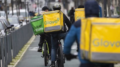 Trabajadores de Uber Eats y Glovo en Lisboa.