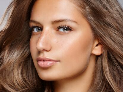 Artículo de EL PAÍS Escaparate sobre gotas bronceadoras faciales superventas de Garnier y Collistar.