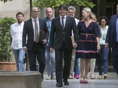 Puigdemont presideix la cimera per al refer&egrave;ndum. 