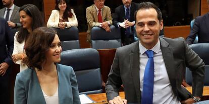 La candidata del PP a la Presidencia de la Comunidad de Madrid, Isabel Díaz Ayuso, y el portavoz de Ciudadanos en la Asamblea de Madrid, Ignacio Aguado.