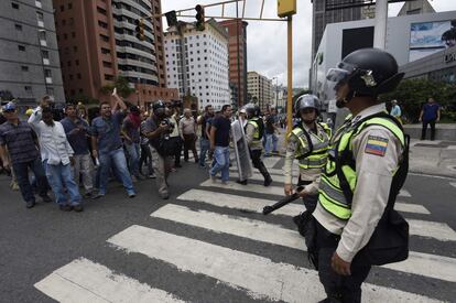 Em nenhuma das manifestações anteriores a oposição conseguiu alcançar seu objetivo: protestar na porta da sede da CNE, órgão que regula a o fim pelo qual protestam e que, como a maioria dos órgãos, está nas mãos do chavismo.