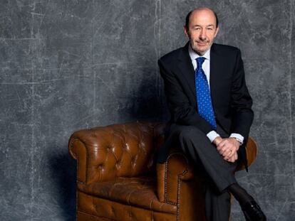 Rubalcaba busca el voto femenino en las revistas de moda