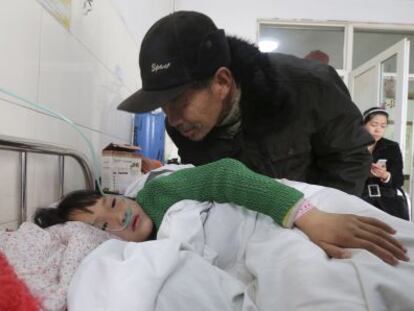 Una ni&ntilde;a atendida en febrero en un hospital de Xiangyang, en la provincia de Hubei 