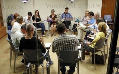 Representantes del PSPV-PSOE, Compromís y Podemos durante la negociación.