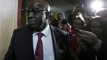 Joaquim Barbosa ao chegar à sede do PSB no dia 19 de abril