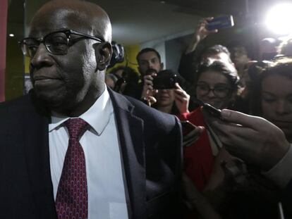 Joaquim Barbosa ao chegar à sede do PSB no dia 19 de abril