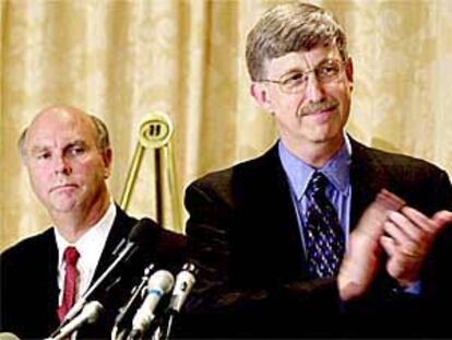 Craig Venter y Francis Collins (derecha), al anunciar el genoma humano.