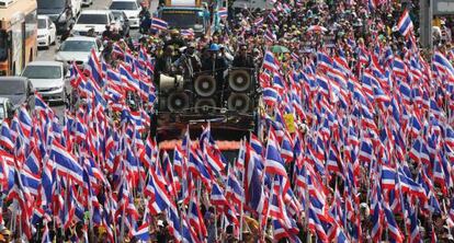 Manifestantes antigobierno en las calles de Bangkok.