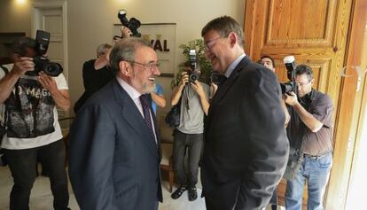 El l&iacute;der de Cierval, Gonz&aacute;lez, a la izquierda, con el presidente Puig.