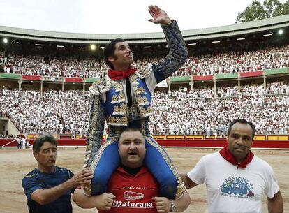 Cayetano, a hombros el pasado 12 de julio en Pamplona.