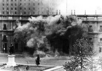 Salvador Allende murió en el Palacio de la Moneda de Santiago de Chile, durante el golpe de Estado de Pinchet contra su Gobierno.