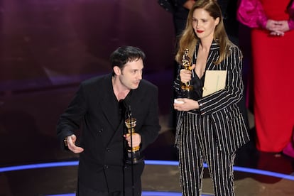 Arthur Harari y Justine Triet ganan el premio a mejor guión adaptado por 'La caída'.