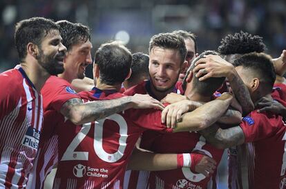 Los jugadores del Atlético de Madrid celebran la victoria.
