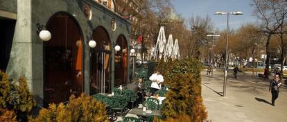 Terraza del Caf&eacute; Gij&oacute;n en el paseo de Recoletos.