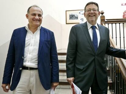 El portavoz local Joan Calabuig y el secretario general del PSPV, Ximo Puig, en el Ayuntamiento de Valencia. 