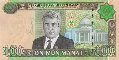 Billete de 10.000 manats de Turkmenistán. Esta divisa fue adoptada por la ex república sovietica en 1993. En 2009, tras una crisis económica que derivó en una hiperinflación, el país devaluó su moneda, convirtiendo 5.000 viejos manats en un manat nuevo. El billete de la imagen equivale a dos manats nuevos, cincuenta céntimos de euro.